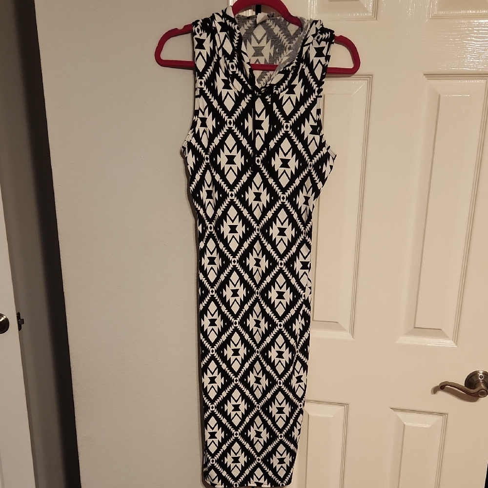 French Atmosphere Black and White Aztec Midi Dress